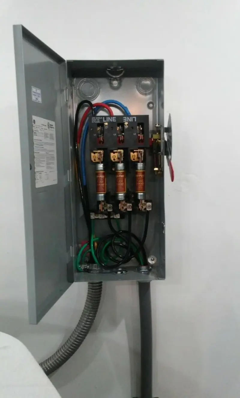 Three-phase disconnect switch installed for Electrical Wiring & Rewiring in Busti
